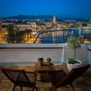 belvedere-luxury-rooms-breathtaking-view.splithotels.org/